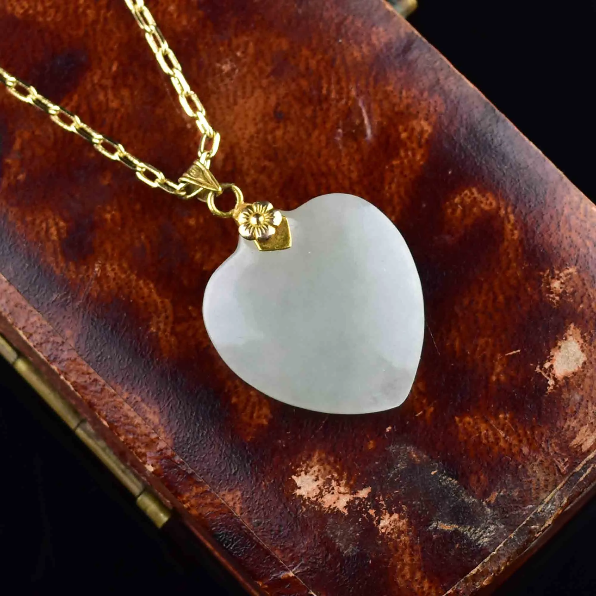 14K Gold Floral Carved Jade Heart Pendant Necklace