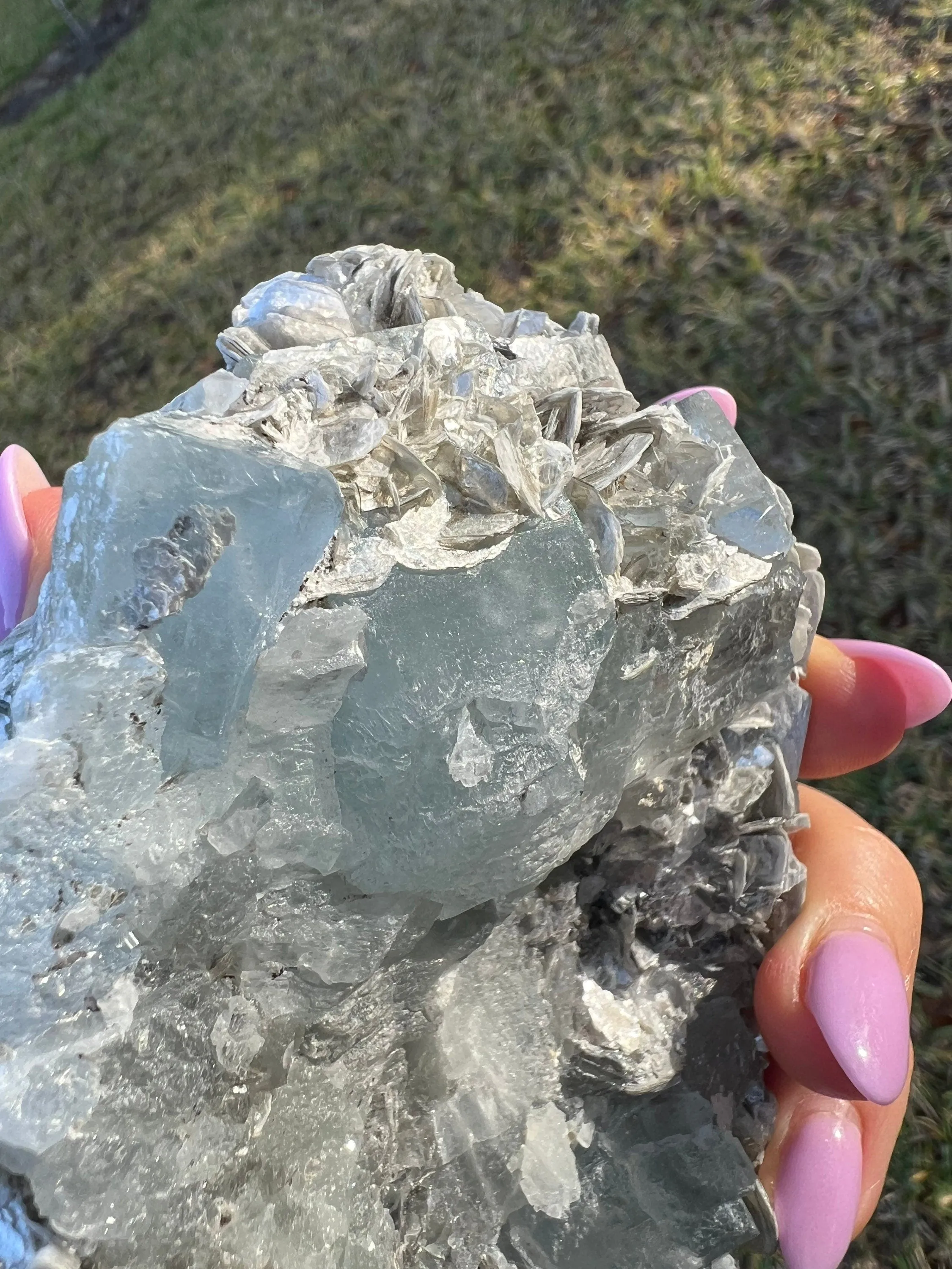 Aquamarine on muscovite 396grams