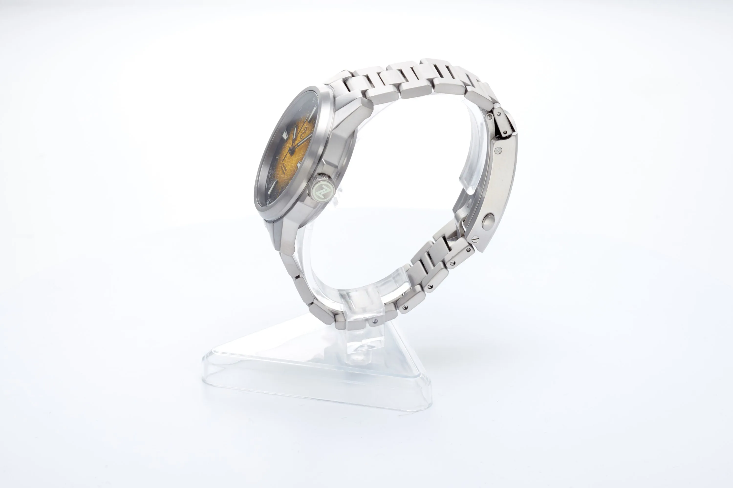 Aurora Field 42mm Ti 'Hammered Yellow'