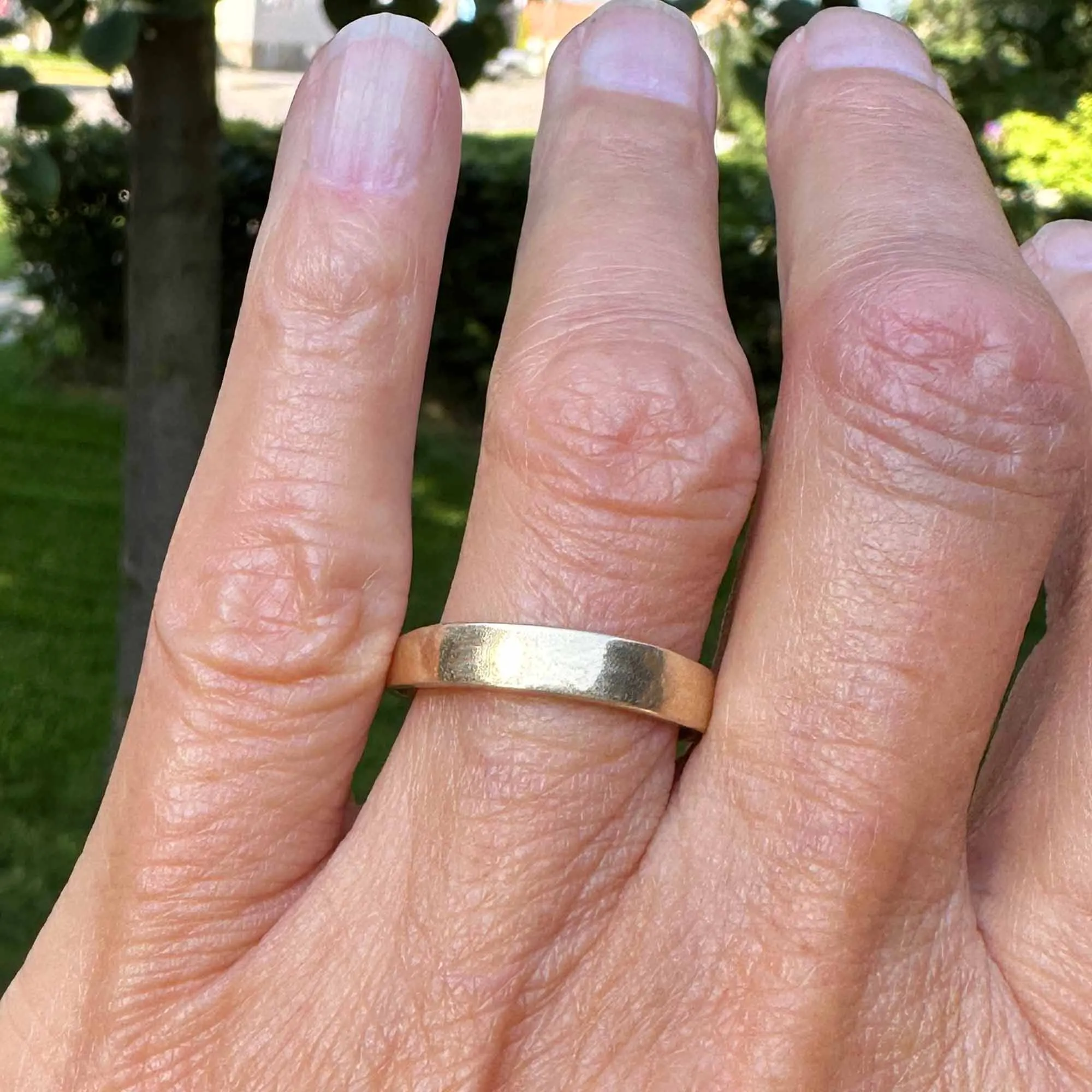 Classic Vintage 14K Gold Graduated Ring Band