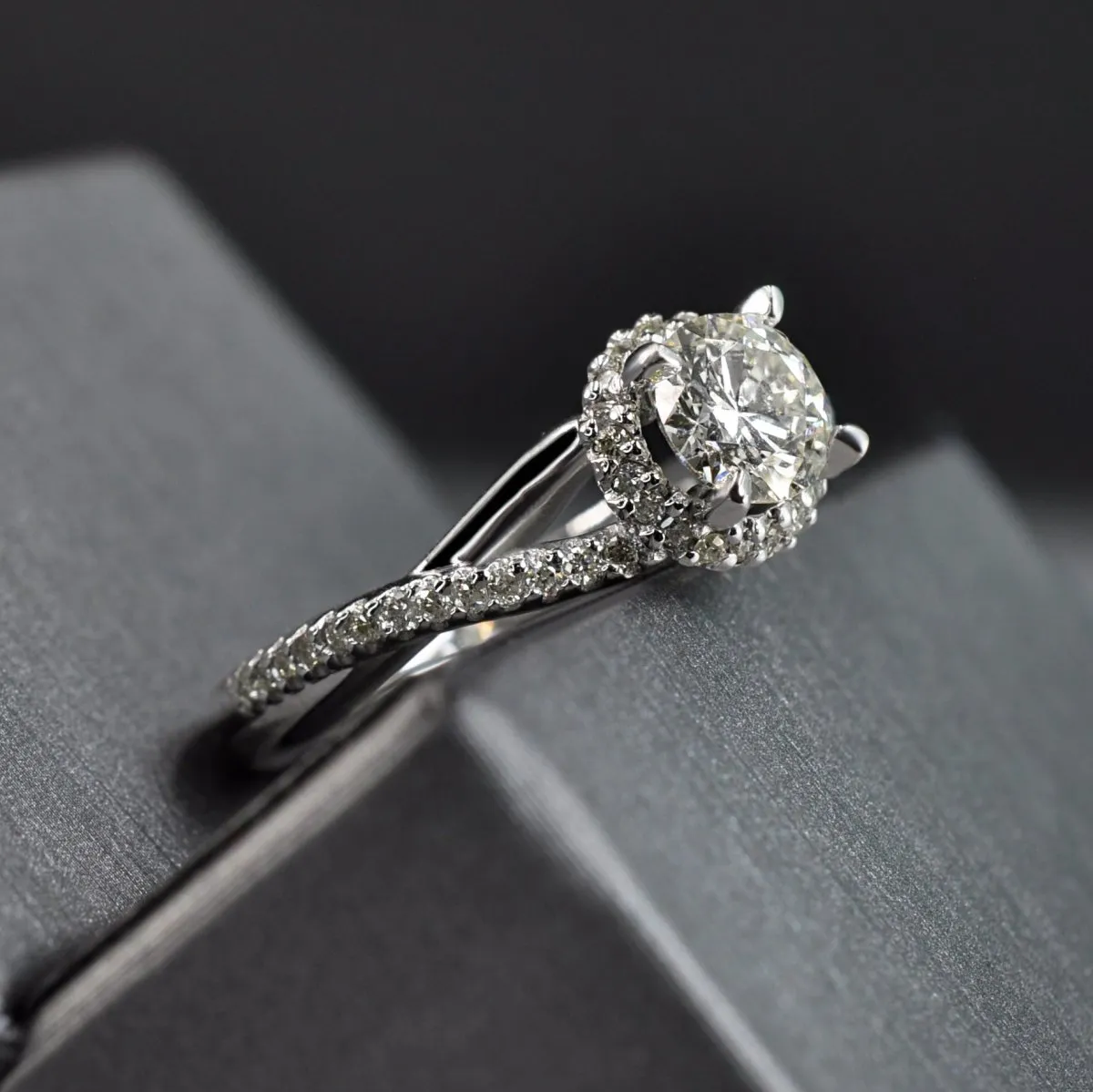 Classy 1.05 CT Round Cut Diamond Engagement Ring in Platinum