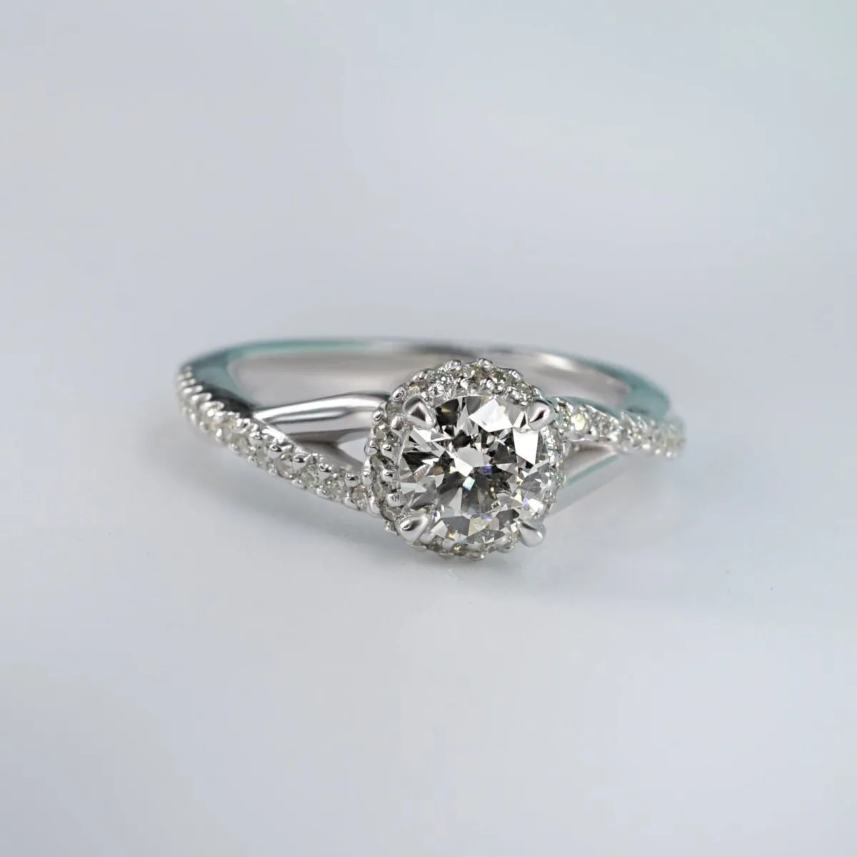 Classy 1.05 CT Round Cut Diamond Engagement Ring in Platinum