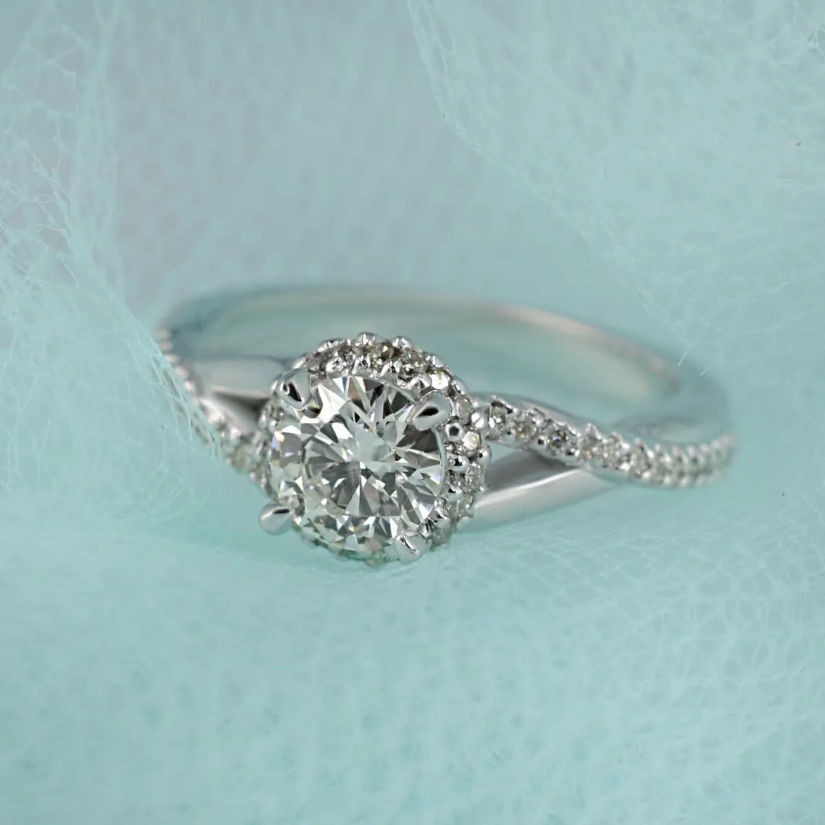 Classy 1.05 CT Round Cut Diamond Engagement Ring in Platinum