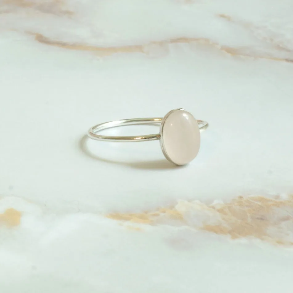 Rose Quartz Oval Minimalist Ring