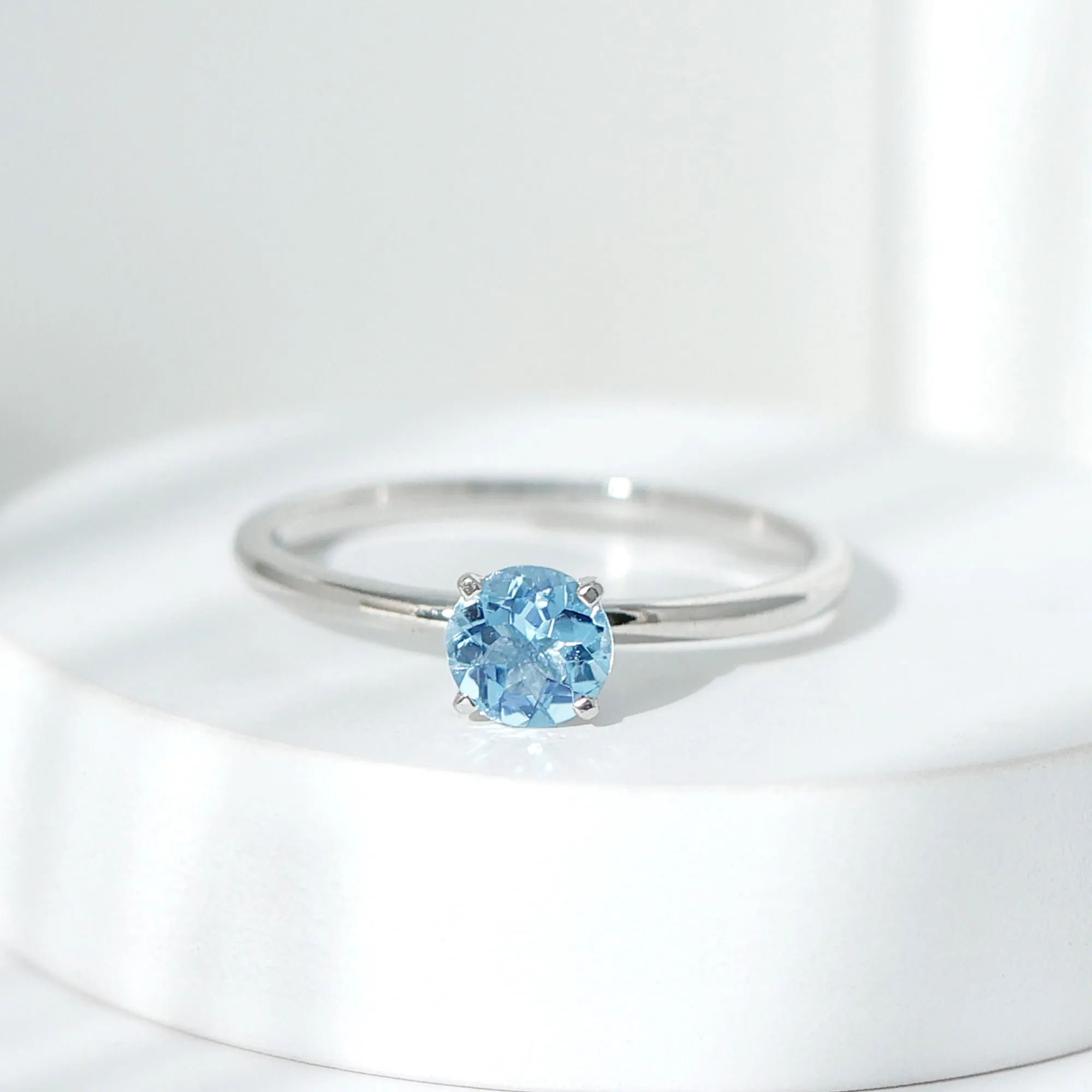 Round Shape Aquamarine Solitaire Ring in Peg Head Setting