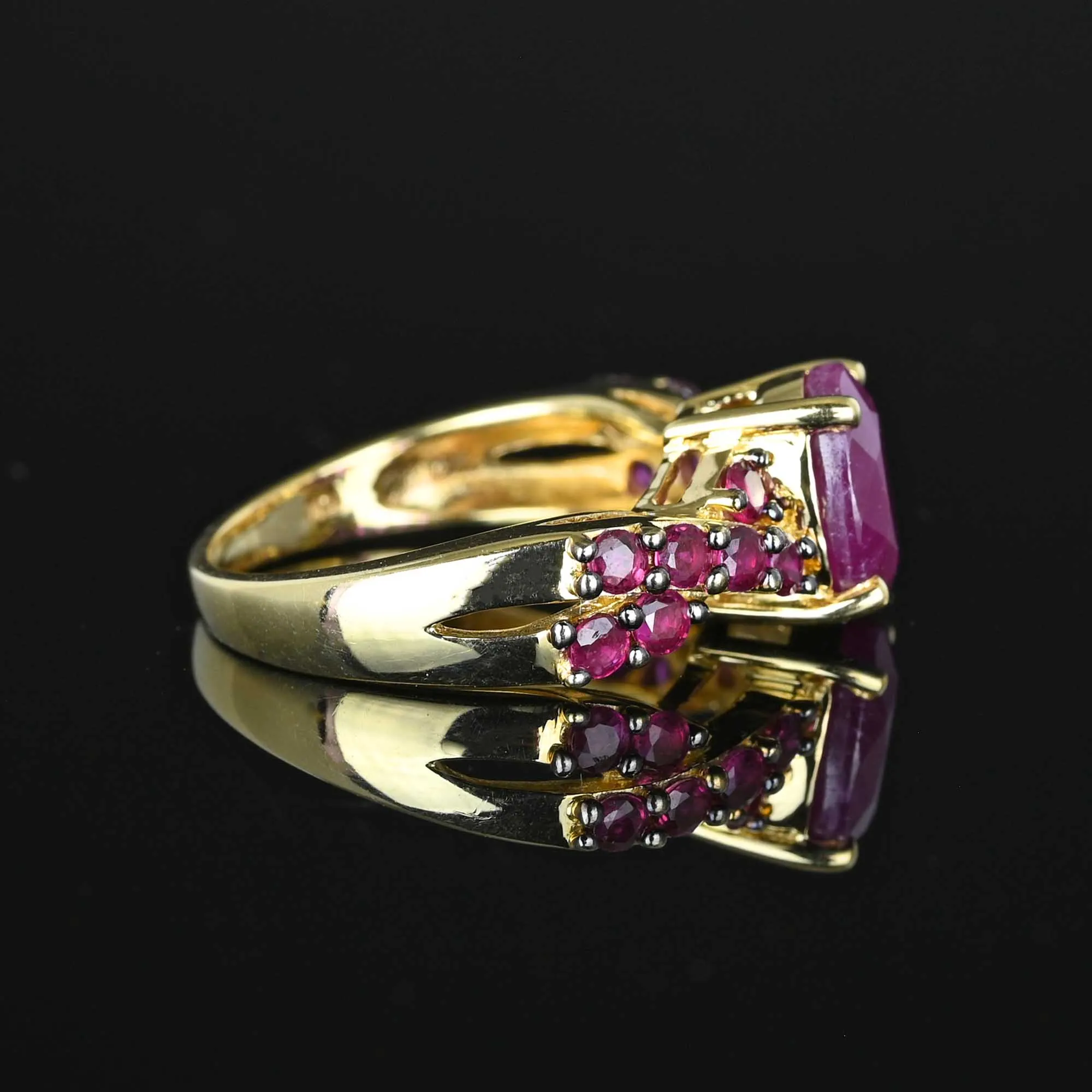 Vintage Cross Over Band Natural Ruby Ring in Gold